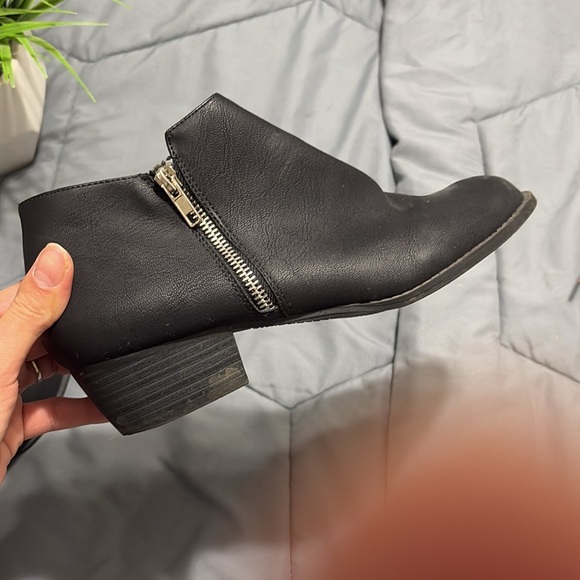 Booties 🖤 - Picture 4 of 4